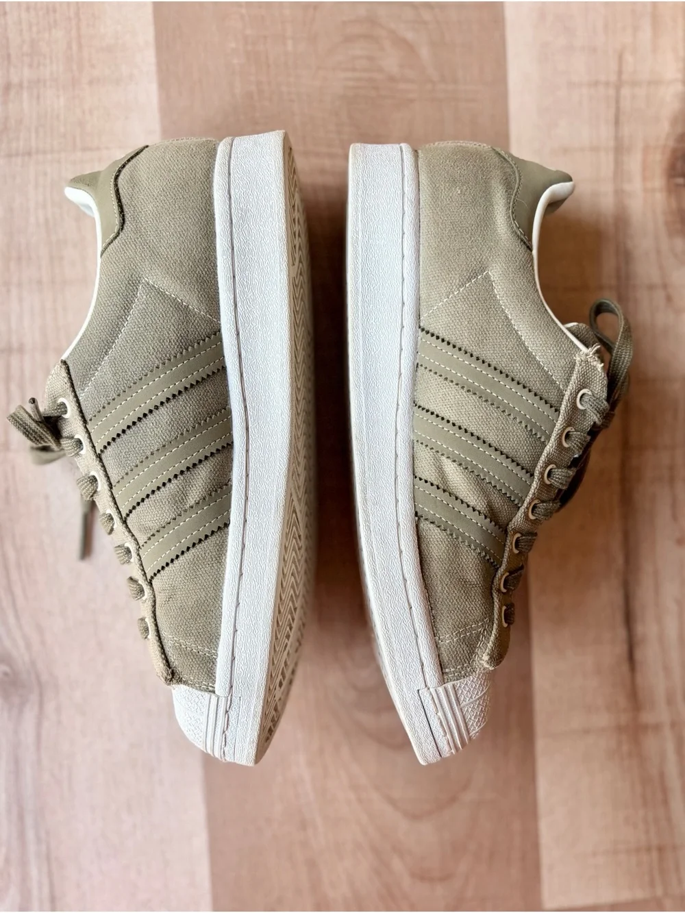 Adidas Superstar Men’s Sneakers in Cargo Olive Green and White Size 7.5